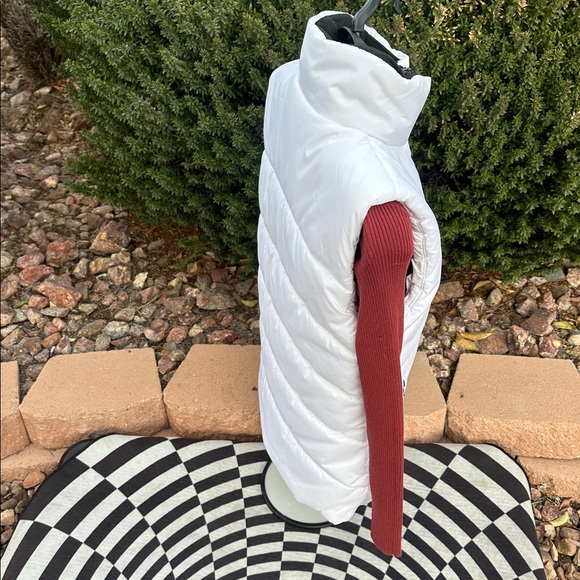 Free Country white-thick Puffer Vest with pockets-size Small-brand new/neverUsed - Picture 5 of 17